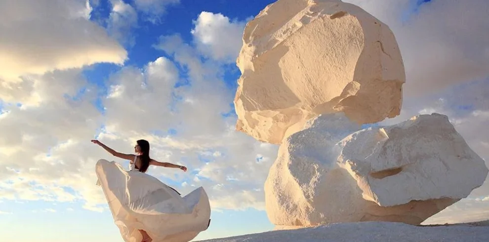 White And Black Desert (4)